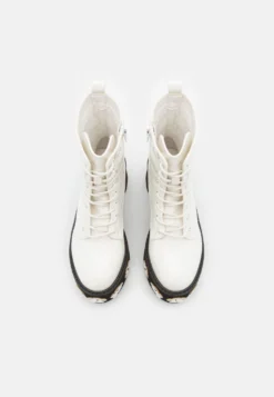 KOI FOOTWEAR Silent Screams Platform Boots - Enkellaarsjes Met Plateauzool - White 11 KOI FOOTWEAR Silent Screams Platform Boots - Enkellaarsjes Met Plateauzool - White -Damesschoenen cb6e39663f004a88be44650c44bbbfeb scaled