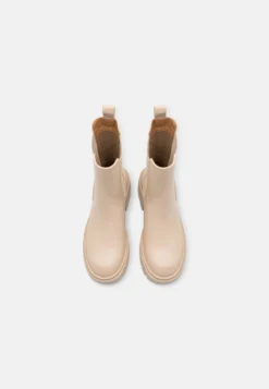 Even&Odd Enkellaarsjes Met Plateauzool - Beige -Damesschoenen d203655b85364780a2243f31333ef08e scaled