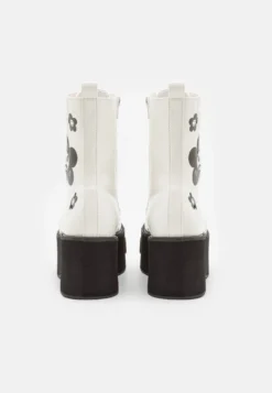 KOI FOOTWEAR Silent Screams Platform Boots - Enkellaarsjes Met Plateauzool - White 9 KOI FOOTWEAR Silent Screams Platform Boots - Enkellaarsjes Met Plateauzool - White -Damesschoenen d793b92938e44e19920c2ba0e3880246 scaled