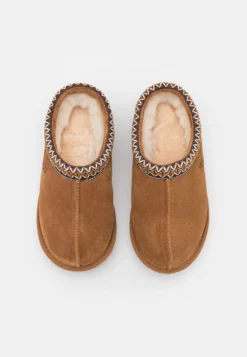 Ugg Tasman - Pantoffels - Chestnut -Damesschoenen dae04d5ae65c469790e27d4f9cecef57 scaled