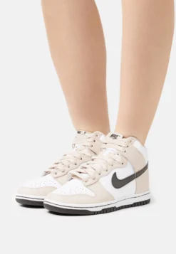 Bestsellers 13 Nike Sportswear Nike Dunk - Sneakers Hoog - Beige/White