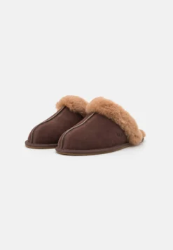 Ugg Scuffette - Pantoffels - Burnt Cedar -Damesschoenen e603fb14c4874364b897d4a2c1fade8d scaled