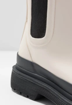 ILSE JACOBSEN Regenlaarzen - Milk Creme 9 ILSE JACOBSEN Regenlaarzen - Milk Creme -Damesschoenen ea3f516536c84c30b27336690404ff8b scaled