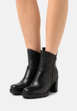 Marco Tozzi By Guido Maria Kretschmer - Korte Laarzen - Black