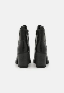 Marco Tozzi By Guido Maria Kretschmer - Korte Laarzen - Black 9 Marco Tozzi By Guido Maria Kretschmer - Korte Laarzen - Black -Damesschoenen f2cbdbcefa4b4714a6077b464fb9555a scaled