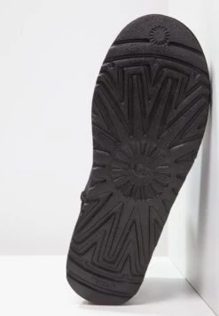 Ugg Classic Mini - Korte Laarzen - Black -Damesschoenen f357604ec0b446cf92cd699ddaccbfab