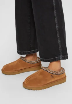 Ugg Tasman - Pantoffels - Chestnut -Damesschoenen f4a2726f953e43e18a88a005f4888e14 scaled