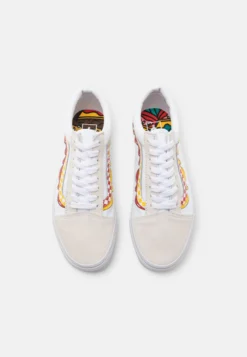 Vans Old Skool Unisex - Sneakers Laag - True White -Damesschoenen ff91625a265c47ab8caa6190489eedbe scaled